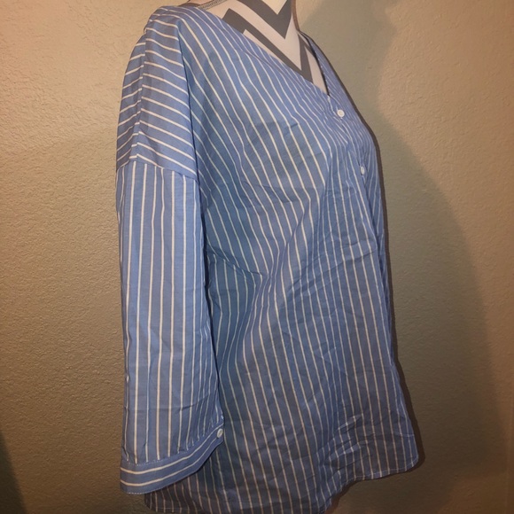 Blue/White top - Picture 5 of 5